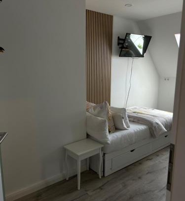 Region Hannover District House | Cozy Rooms with Kitchen and Bath, Rated 9.3/10 by Guests