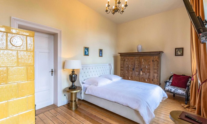 Hohen Demzin House | Welcoming Zimmer Röbel - Schlosshotel Groß Köthel Getaway