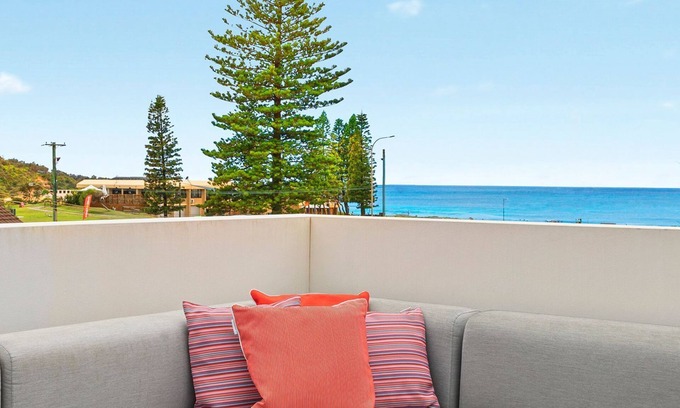 Narrabeen House | Experience Zinc: A Serene Retreat at Narrabeen Beach