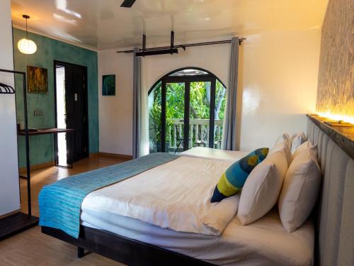 Maafushi House | Relax at Zinnia Maafushi with Oceanfront Views & Pools