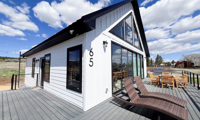 Hatch House | Unforgettable Zion & Bryce Escape: Scenic Views & Starry Nights