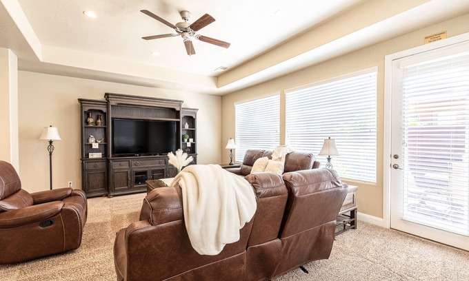 Washington House | Unwind at Zion's Point: Pool, Spa & Hot Tub Awaits!