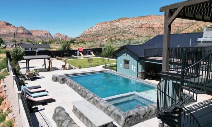 Colorado City Villa | Inviting 7-Bedroom Home with Private Pool near Zion