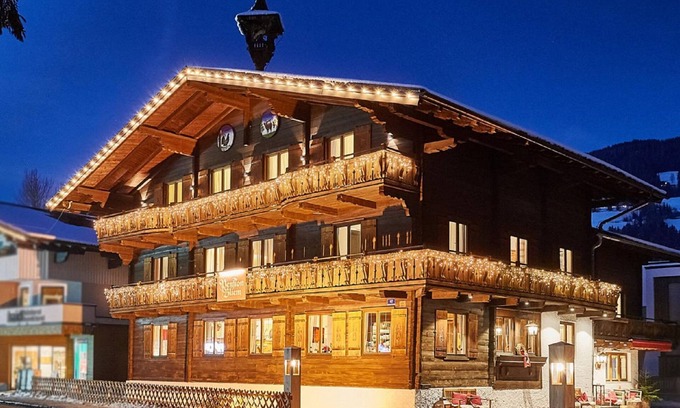 Altenmarkt im Pongau House | Eco-Friendly Zirbenenergiezimmer at Bliem Bio-Pension