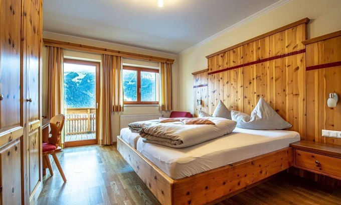 Bad Kleinkirchheim Cottage | Pet-Friendly Retreat at Zirbenzimmer - Gasthof Raunig