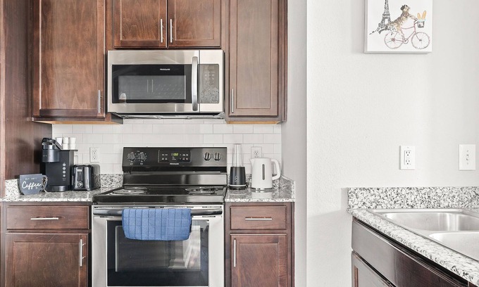 Zionsville Apartment | Ziva Luxe 2BR 2BA Near DT Indy