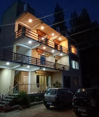Leh House | Comfortable Zlatan Guest House with Child-Friendly Amenities