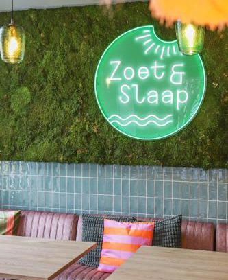 Biggekerke Bed & Breakfast | Discover Comfort at Zoet & Slaap - 4-Star Gem with Dining