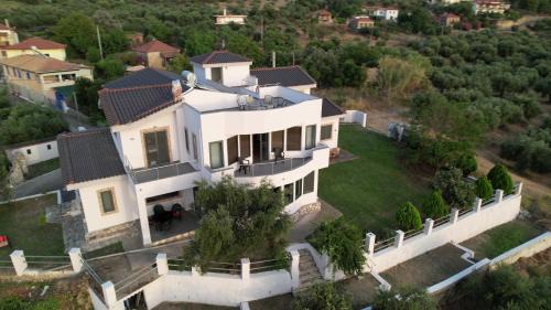 Zakharo House | Discover Zografos Studios in Beautiful Zacharo