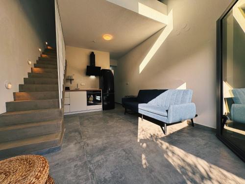 Toroni Villa | Top-Rated Zoha Villas: Pet & Child Friendly Retreat