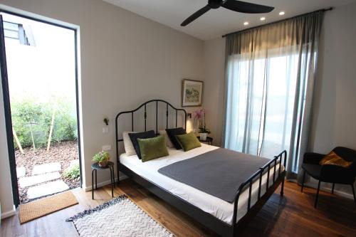 Caesarea House | Elegant Zohara Boutique Suite: Guest Rated 8.9/10