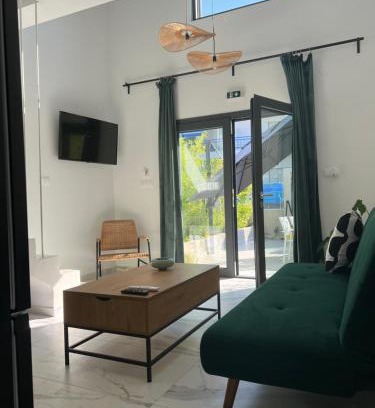 Toroni Villa | Zohavillas white