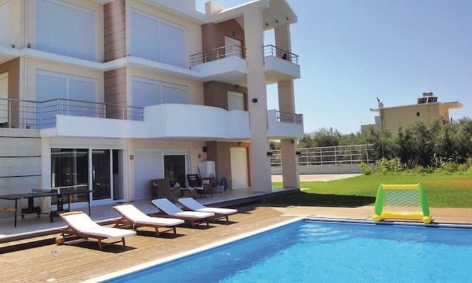 Zalongo Villa | Elegant Zoi Villa with Pool and Tennis Court Retreat
