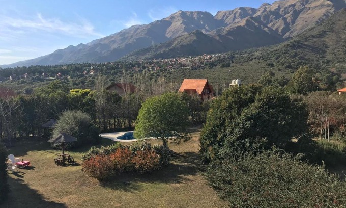 El Rincon Cabin | Pet-Friendly Zolara Di Merlo with Pool & Breakfast Options
