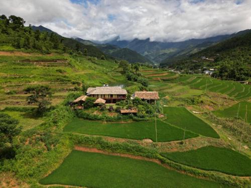 Tram Tau House | Pet-Friendly Zoni Home Trạm Tấu with Hot Tub & High Rating!