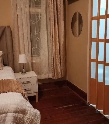 Glenwood House | Budget-Friendly Stay at Zopry's Guest House with Pool