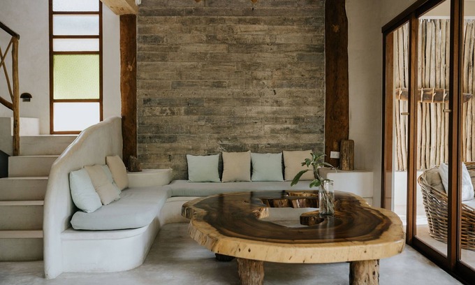 Zona Hotelera House | Unforgettable Zorba Villa: Oceanfront 3BR Retreat for 8