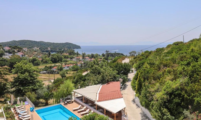 Agia Paraskevi Hotel | Guest Rated: Zorbas Family House with Oceanfront Pool