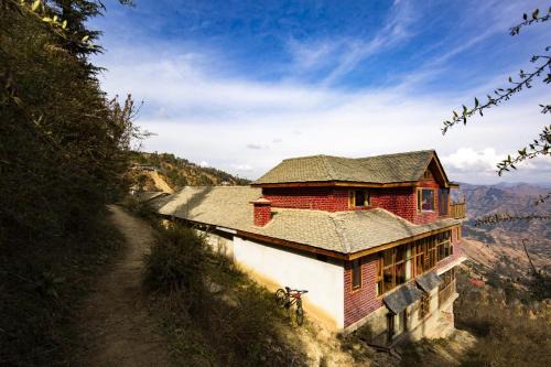 Cheog House | Discover Zostel Homes Cheog: Family-Friendly Retreat
