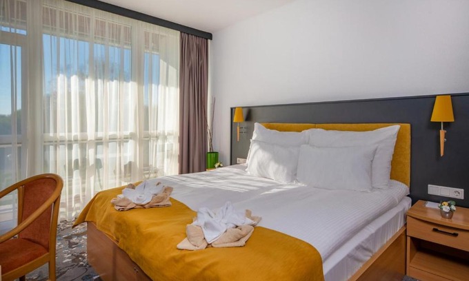Zsorifurdo Hotel | Relax at Zsóry Liget Hotel & Spa with Ocean Views
