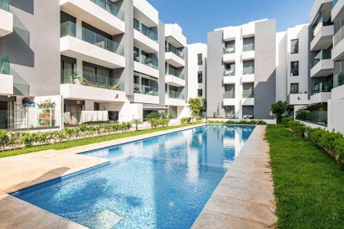 Harhoura Apartment | ZS House Harhoura: Poolside Bliss with Ocean Views