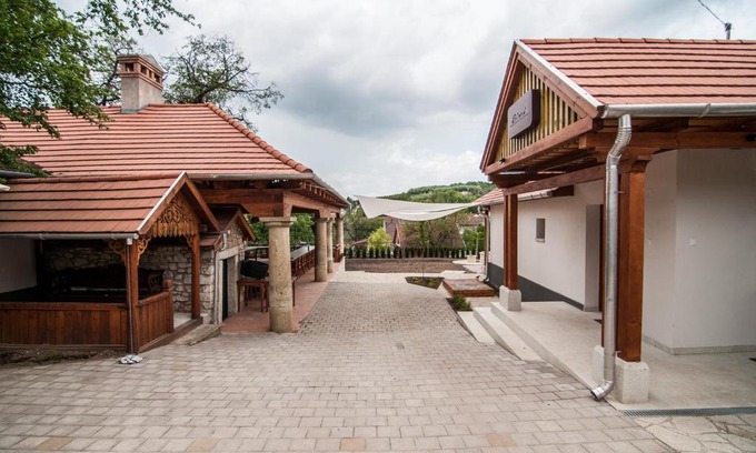 Mad House | Top-Rated Zsirai Guest House with Family-Friendly Amenities