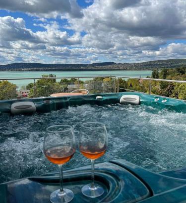 Balatonfuzfo Apartment | Ocean View Zsolna Apartman: 4-Star Stay with Hot Tub