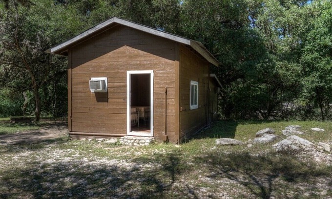 Utopia Cabin | Inviting Zubers Cabin C: Pet-Friendly Retreat with Pool