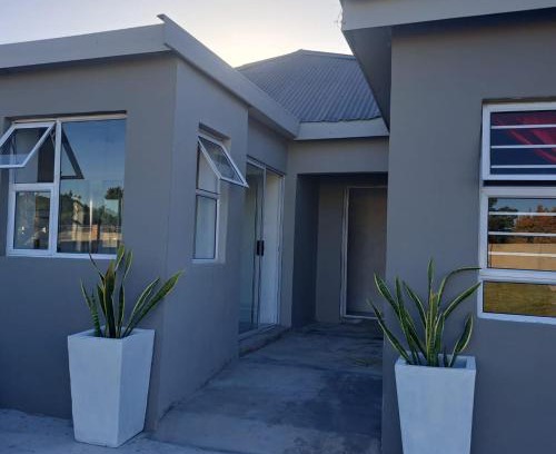 Nelson Mandela Bay House | Pet-Friendly Zufike Guesthouse for Family Getaways