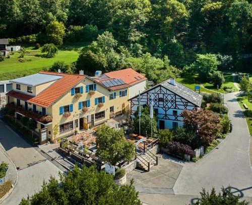 Kipfenberg House | Discover Gourmet Dining at Zum blauen Hecht Hotel