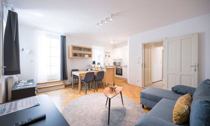 Graz City Centre Apartment | Delightful Stay at Zum Grazer Uhrturm in Graz, Austria