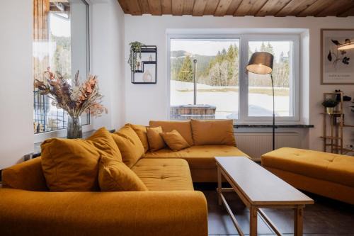 Unterjoch House | Relaxing Group Retreat at Zum Hüttenklaus with Hot Tub