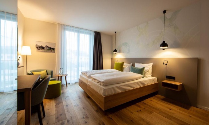 Eimeldingen Hotel | Pet-Friendly Retreat at zum LOEWEN with Exceptional Amenities