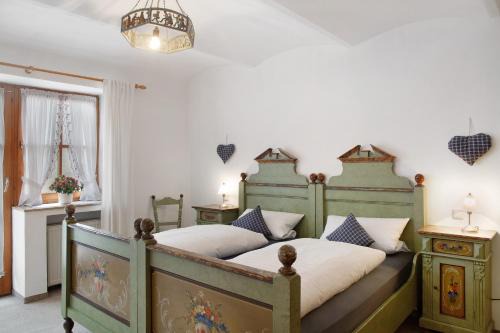 Garmisch-Partenkirchen Apartment | Family-Friendly Stay at Zum Schnitzer Franzl Hotel