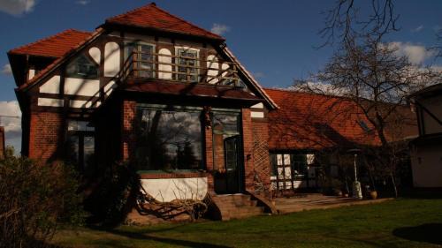 Sandau Villa | Pet-Friendly Retreat at Zum Veltenhaus - Guest Rated 9.3
