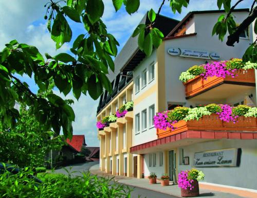 Kortelshutte Hotel | Discover Zum Weissen Lamm: Family-Friendly with Pool