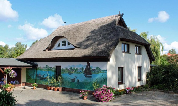 Neuendorf Heide Apartment | Pet-Friendly Retreat at Zur Alten Boddenfischerei