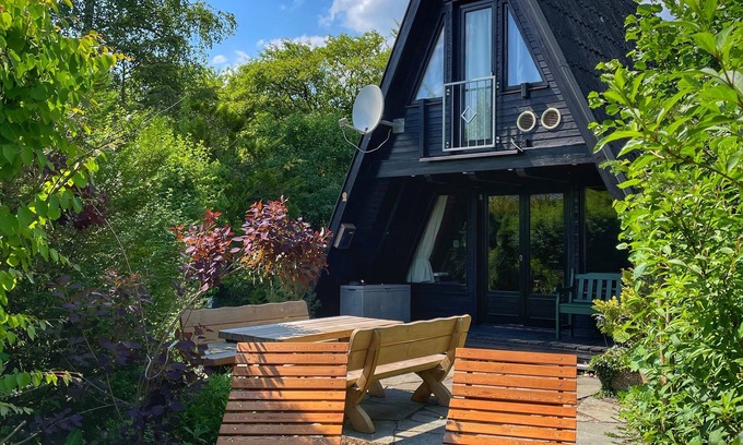 Frenkhausen House | Ideally Located Zur Bergeshöhe: Pet Friendly & Scenic Retreat