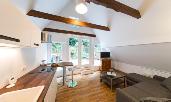 Burg an der Wupper Hotel | Experience Comfort at Zur Burgstiege: Pet Friendly & More