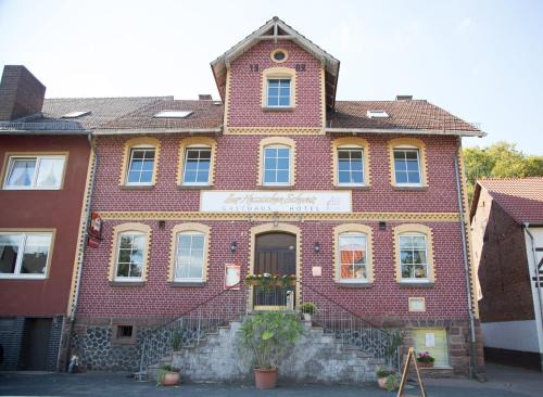 Fuldabruck Hotel | Pet-Friendly Retreat at Zur Hessischen Schweiz Hotel