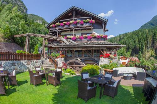 Trodena Hotel | Zur Mühle Wohlfühloase: Exceptional Stay with Pet-Friendly Perks