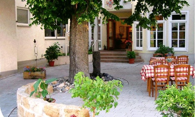 Staffelstein Hotel | Budget-Friendly Stay at Zur schönen Schnitterin with Breakfast
