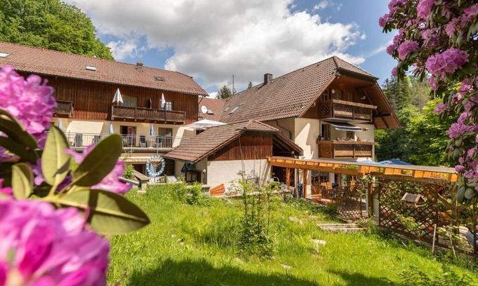 Passau House | Family-Friendly Retreat at Zur Triftsperre with Breakfast