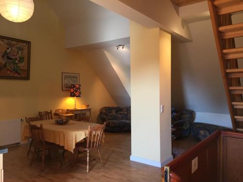Sulingen Apartment | Cozy Zur Windrose Ferienwohnung near Windmühle Labbus