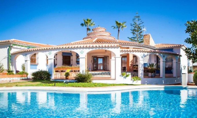 La Cala del Moral House | Discover Zurbarán by the Sea with Oceanfront Bliss