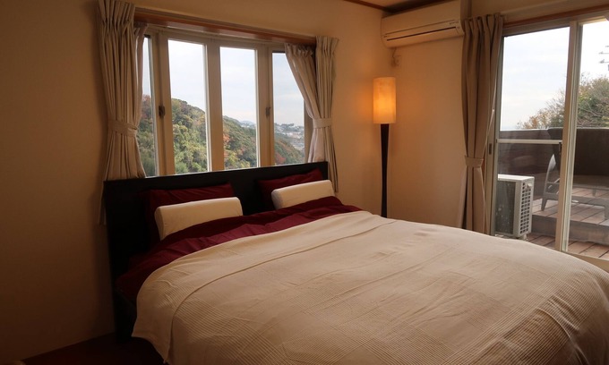 Kotsubo Cottage | Oceanfront Zushi-Kamakura House with Scenic Views