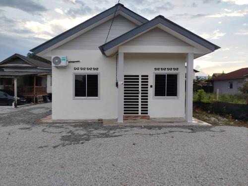 Kampung Merbau Patah House | ZUZU Homestay