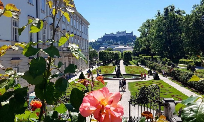 Nonntal House | Cozy Via Roma Two-Bedroom Apartment with Ocean Views