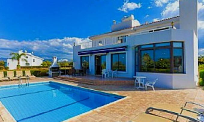 Latchi House | Relax at Zypern Villa Latsi Beach with Kitchen Amenities