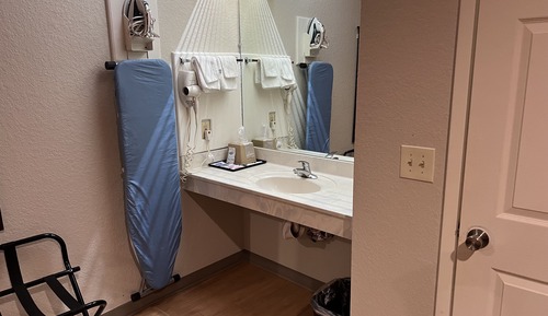 KING BED NON SMOKING- DISABILITY ACCESS
